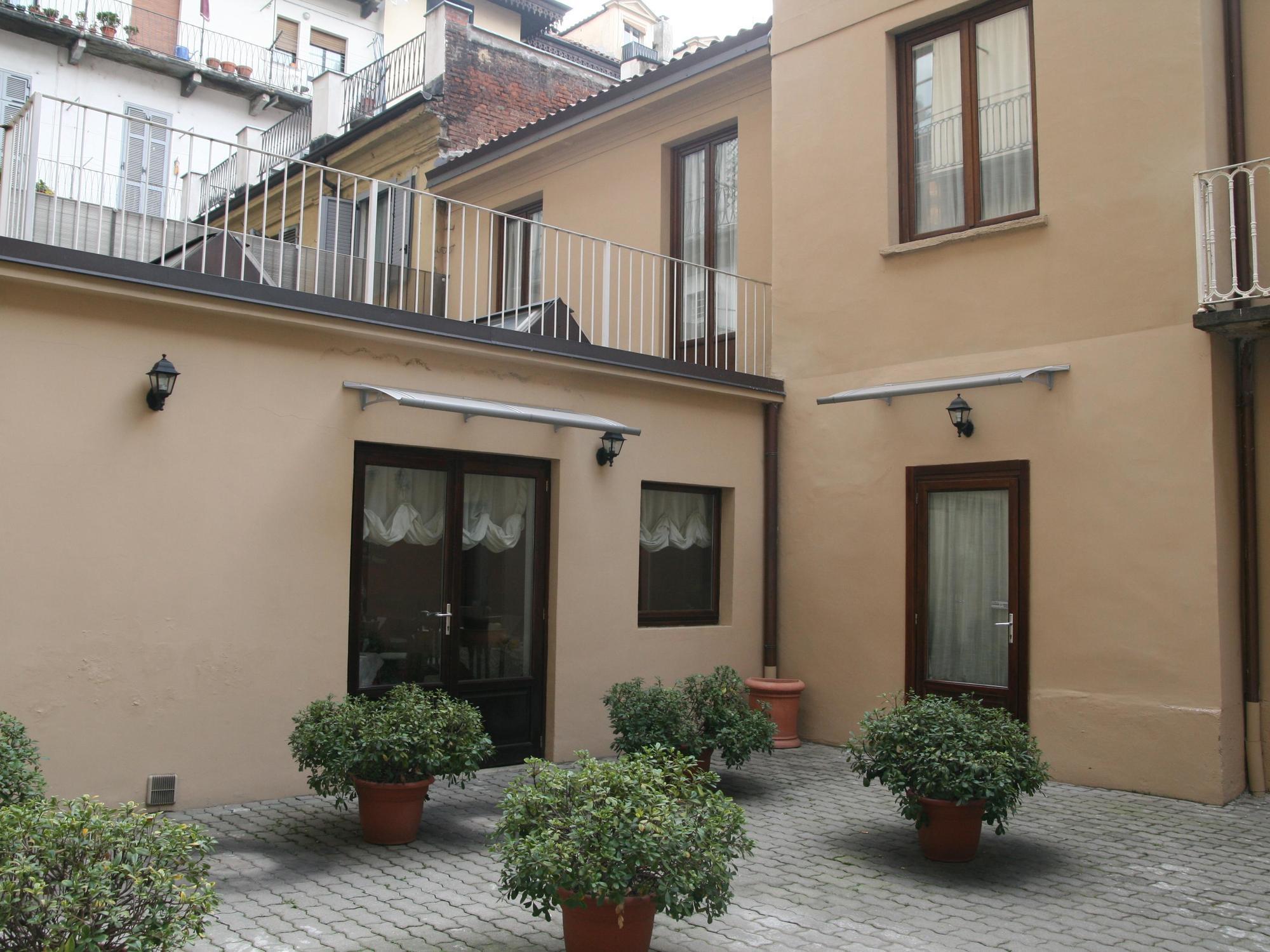 Hotel Urbani Torino Esterno foto