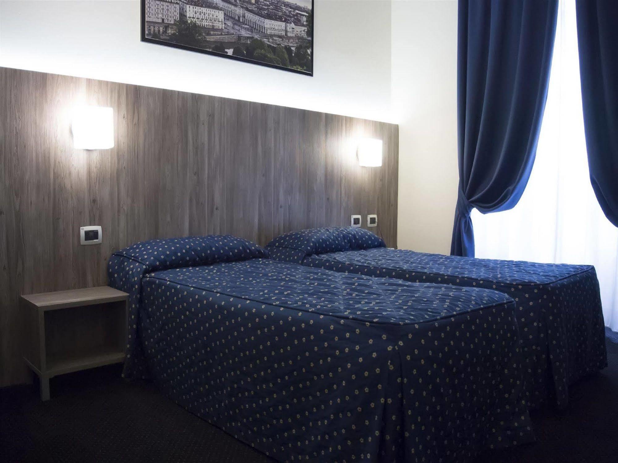 Hotel Urbani Torino Esterno foto