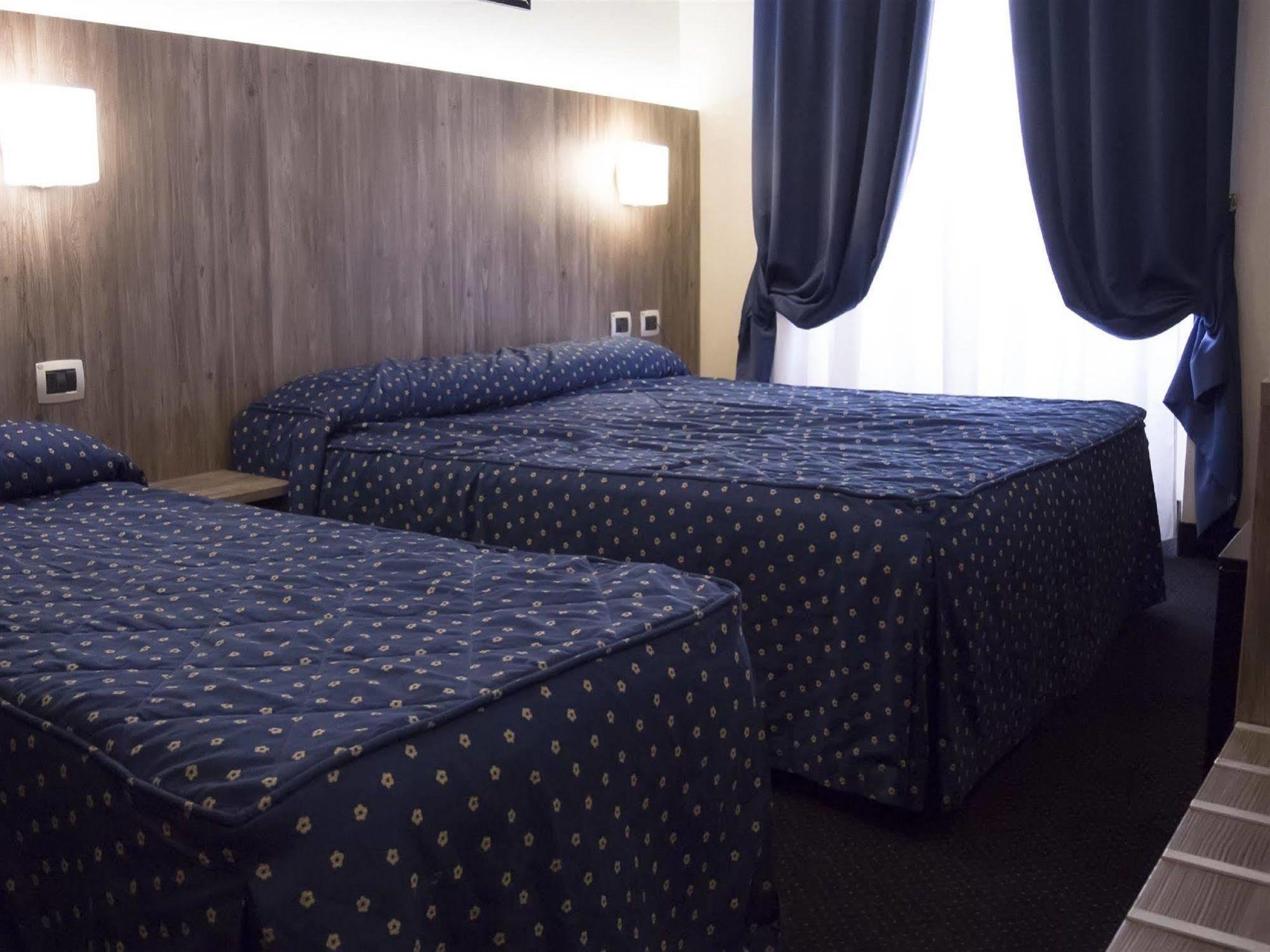 Hotel Urbani Torino Esterno foto